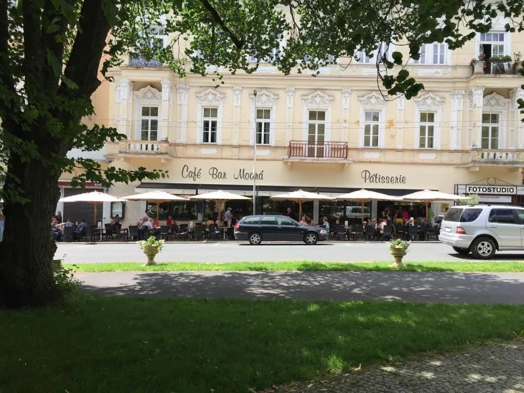 Cafe Bar Modrá